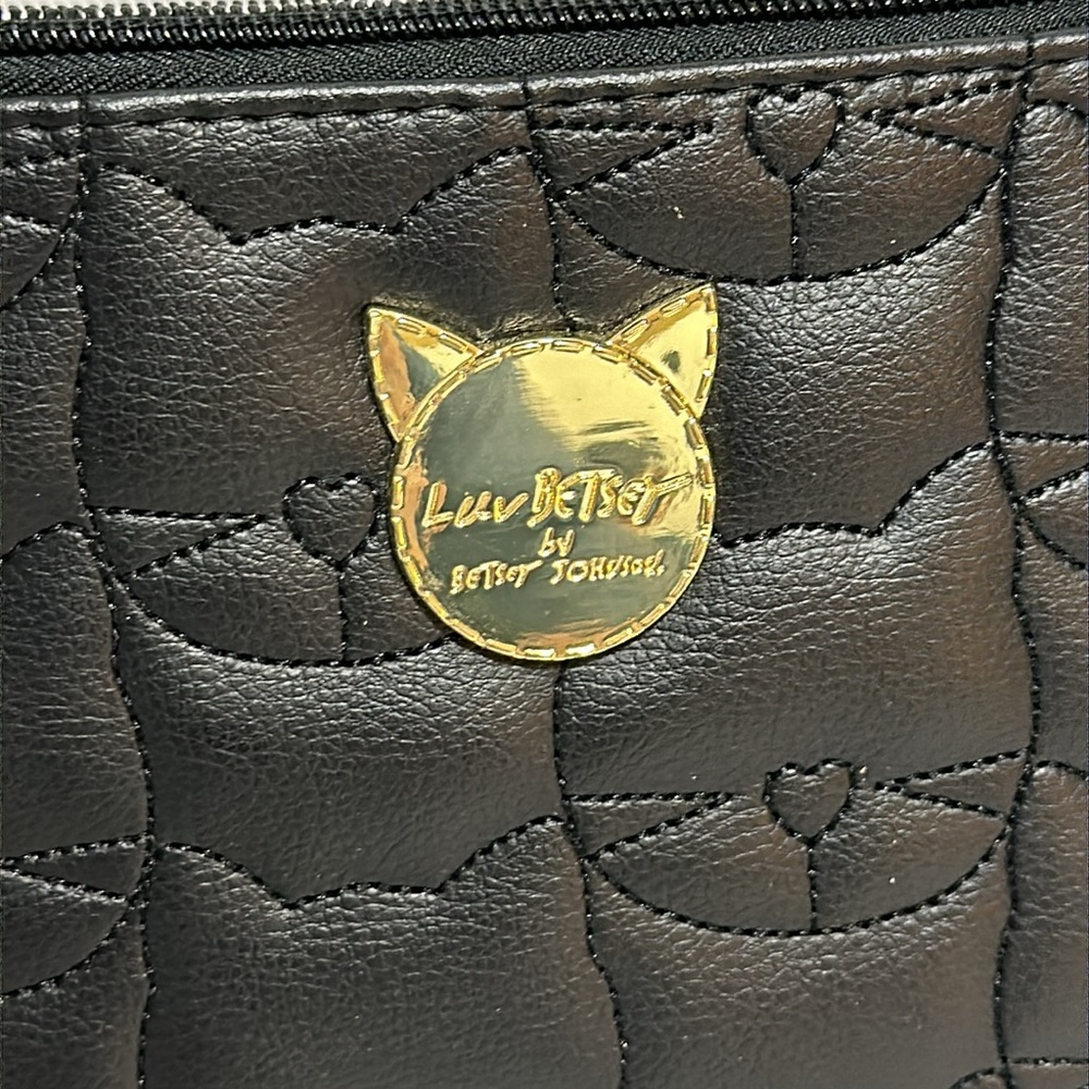 Betsy Johnson Crossbody/Wristlet - Picture 3 of 4